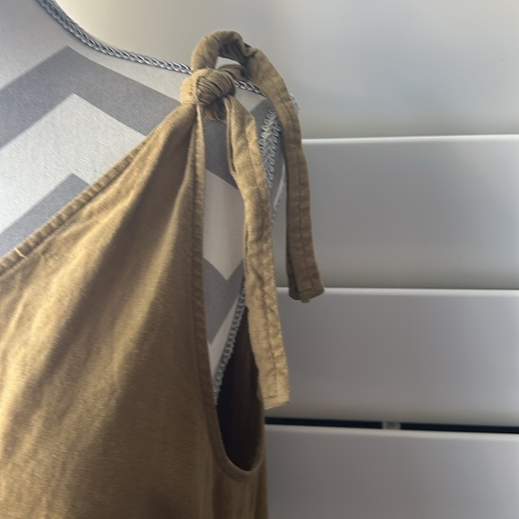 Treasure and Bond green blouse with knotts on the sleeves, in size medium - Picture 2 of 4